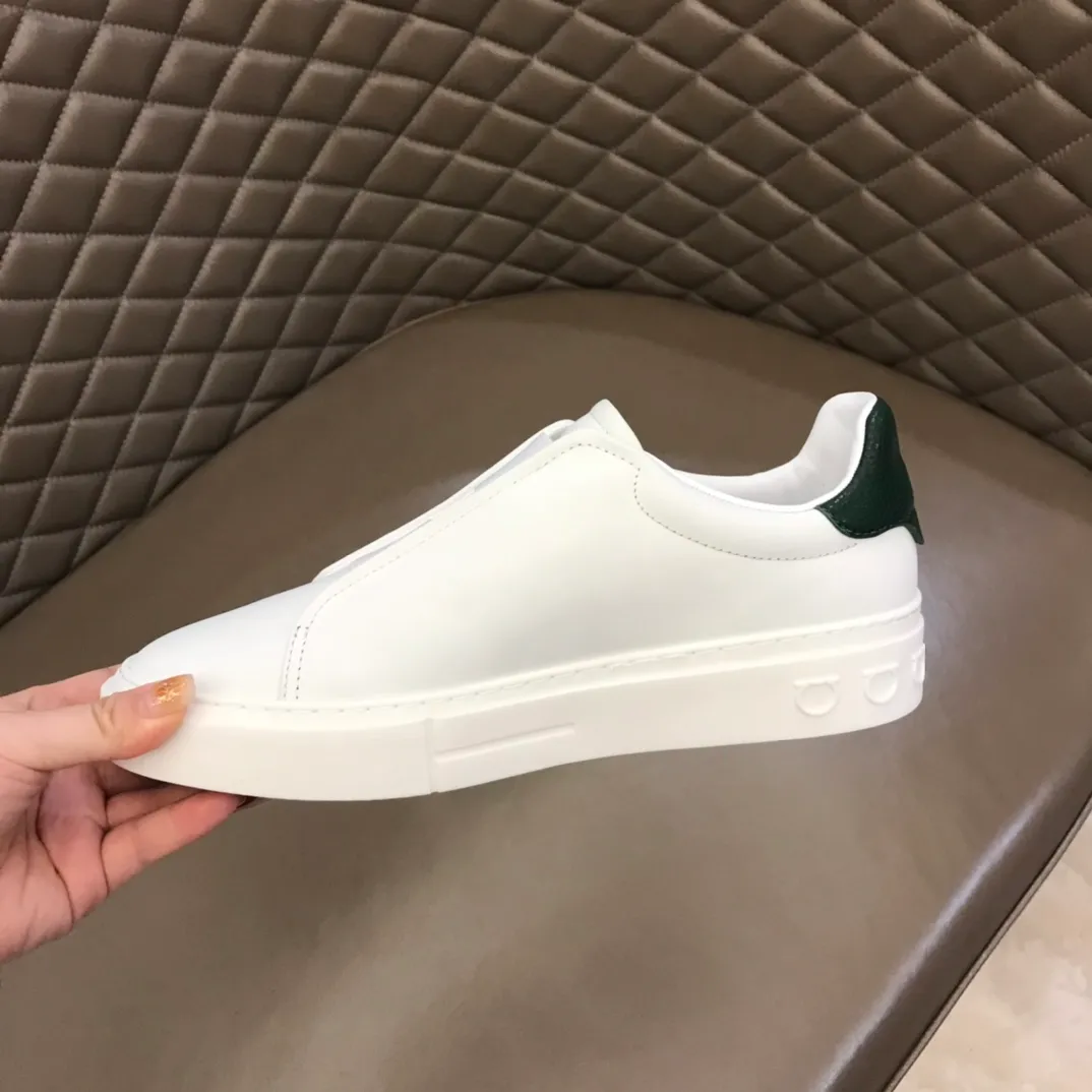 p400【Salvatore Ferraga**】New men's low-top casual shoes! Top-quality cow products, original lasts, made of imported cowhide, first-class texture, first-layer sheepskin lining! Original outsole! The details are exquisite and the style is versatile and upscale! Decorated with a three-dimensional Gancini logo, the back of the tongue and lace-up piping add a pop of color. The high-tech sole features a holographic pattern and Gancini details, making it ideal for a practical yet stylish everyday look. Code number 38-44 (45 can be customized)